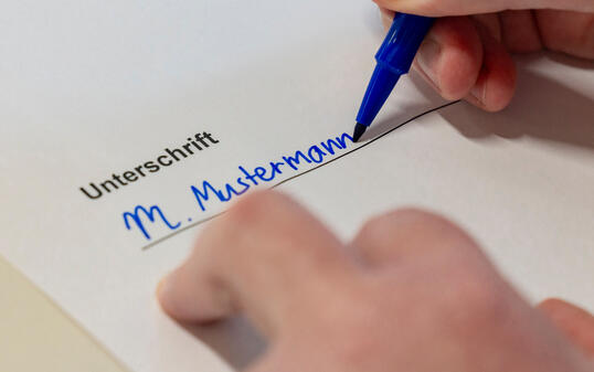 Symbolbild Unterschrift
