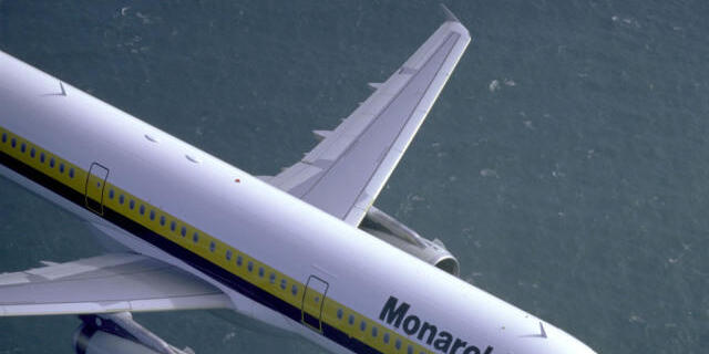 Airbus A321 der Monarch Airlines