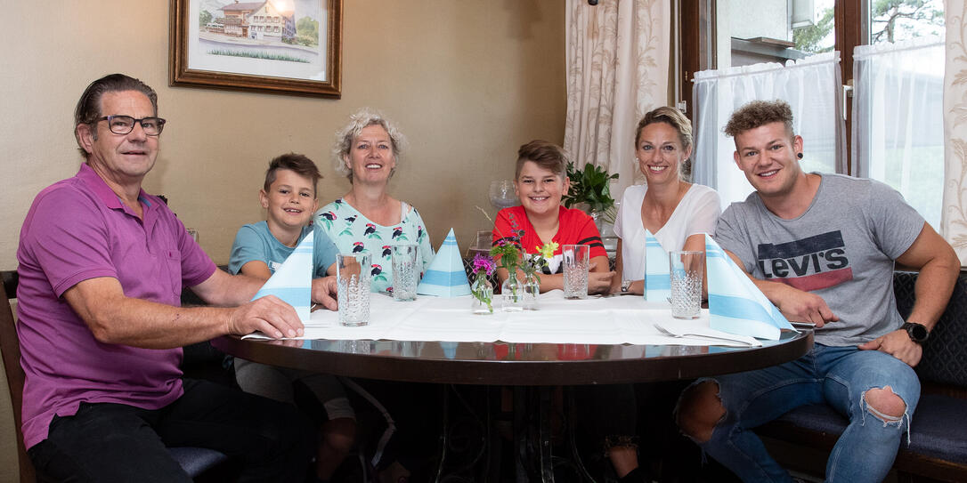 R&ouml;ssle, Ruggell,