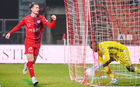 Nikolas Keckeisen mit dem entscheidenden 3:2-Treffer.