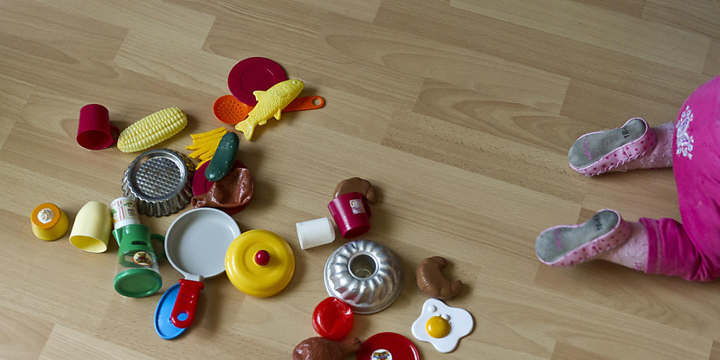 Beziehen Eltern Sozialhilfe, haben ihre Kinder nicht mehr unbedingt Anspruch auf ein eigenes Zimmer. Das halten die revidierten Empfehlungen zur Sozialhilfe fest. (Symbolbild)