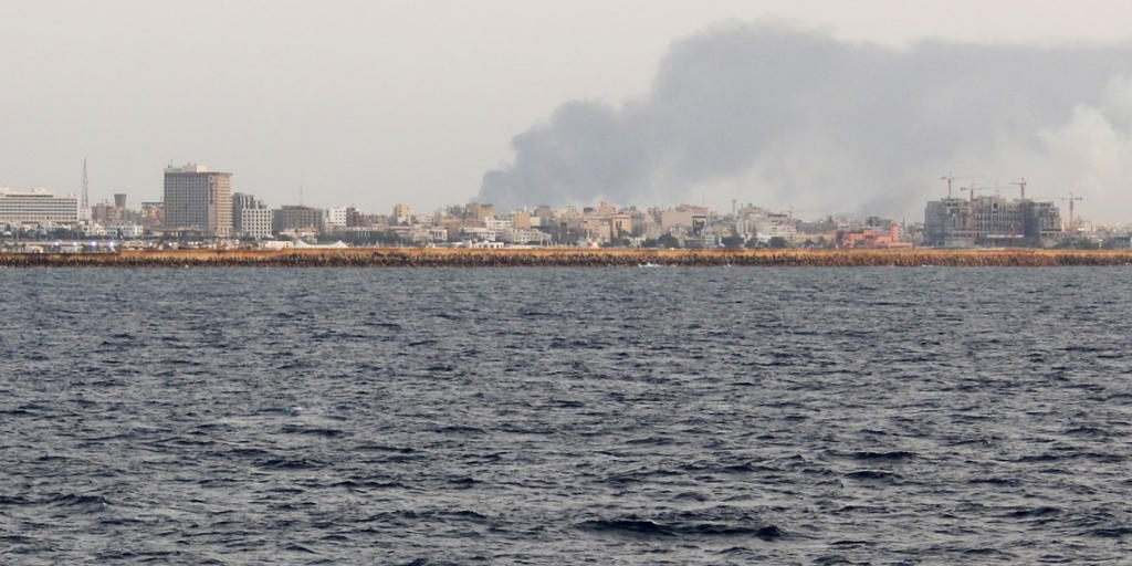 Die libyische Hauptstadt Tripolis kommt nicht zur Ruhe. Jüngst trifft eine Rakete Zivilisten an einem Stadtstrand. (Archivbild) Die libyische Hauptstadt Tripolis kommt nicht zur Ruhe. Jüngst trifft eine Rakete Zivilisten an einem Stadtstrand. (Archivbild)