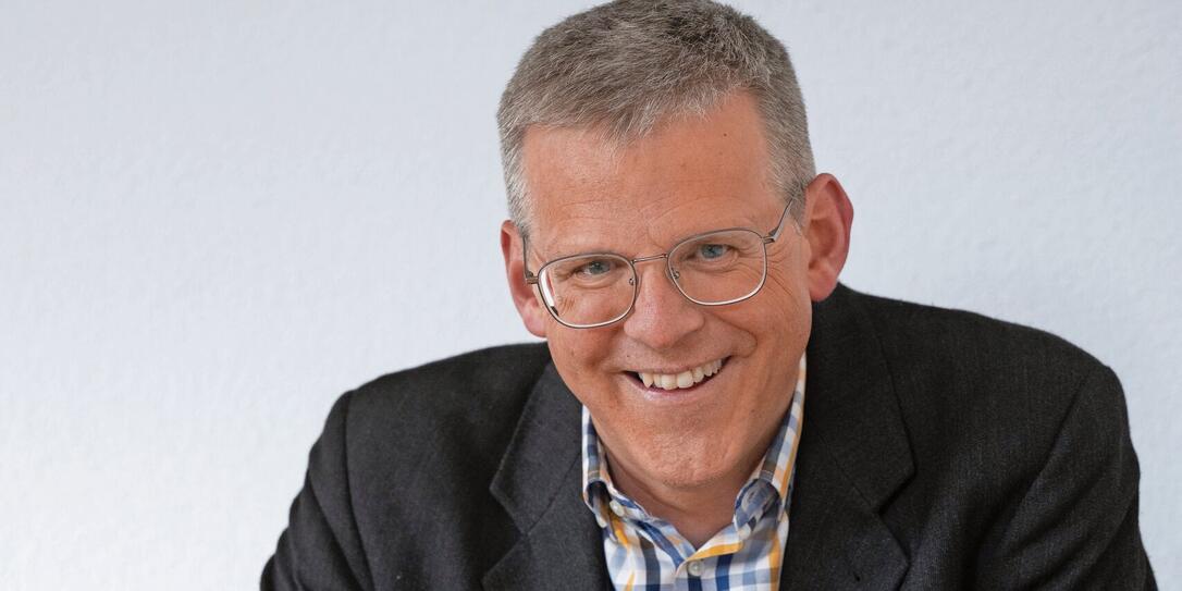 250311 Liewo Porträt mit Pfarrer Stefan Lanz