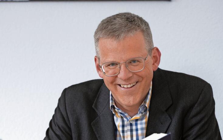 250311 Liewo Porträt mit Pfarrer Stefan Lanz