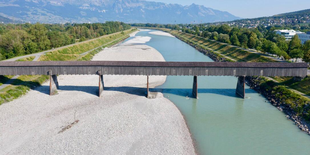 Die Sandbänke am Alpenrhein kommen ansonsten nur in den Wintermonaten markant zur Geltung.