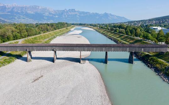 Die Sandb&auml;nke am Alpenrhein kommen ansonsten nur in den Wintermonaten markant zur Geltung.
