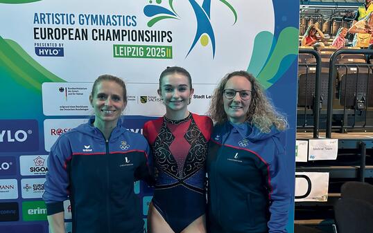 Das Liechtensteiner Team (v. l.) mit Trainerin Kristina Rexa, Julia Weissenhofer und der Physiotherapeutin Romina Andermatt.