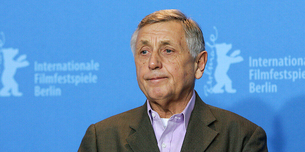 ARCHIV - Regisseur Jiri Menzel 2007 bei einem Fototermin in Berlin. Foto: Gero Breloer/dpa ARCHIV - Regisseur Jiri Menzel 2007 bei einem Fototermin in Berlin. Foto: Gero Breloer/dpa