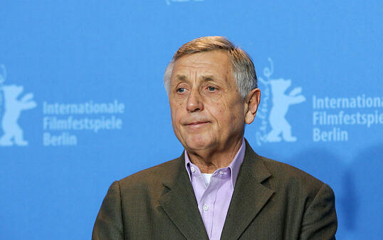 ARCHIV - Regisseur Jiri Menzel 2007 bei einem Fototermin in Berlin. Foto: Gero Breloer/dpa