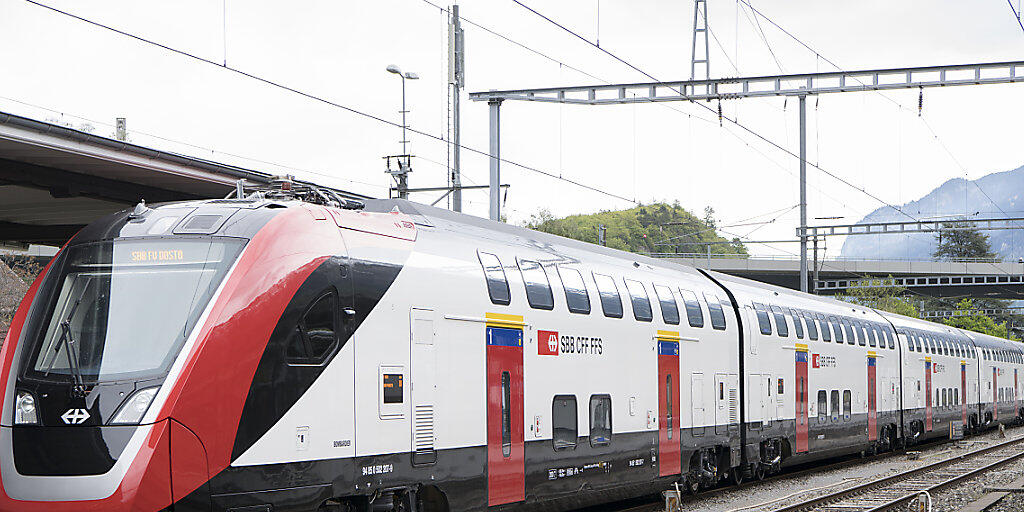 Der neue SBB-Doppelstockzug bei einer Typentestfahrt in Interlaken im Mai 2017. (Archiv)