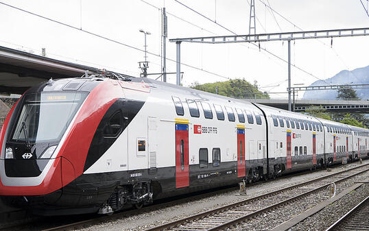 Der neue SBB-Doppelstockzug bei einer Typentestfahrt in Interlaken im Mai 2017. (Archiv)