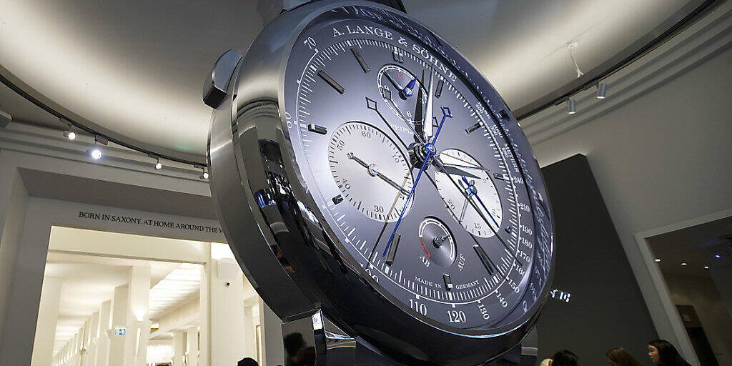 Der Genfer Uhrsenalon, der im April hätte stattfinden sollen, wurde wegen des Coronvirus abgesagt. Im Bild: Messestand von A. Lange & Soehne am Uhrensalon im Jahr 2018. (Archivbild)