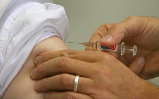 Ärzte Spritze KVG Gesundheitskosten