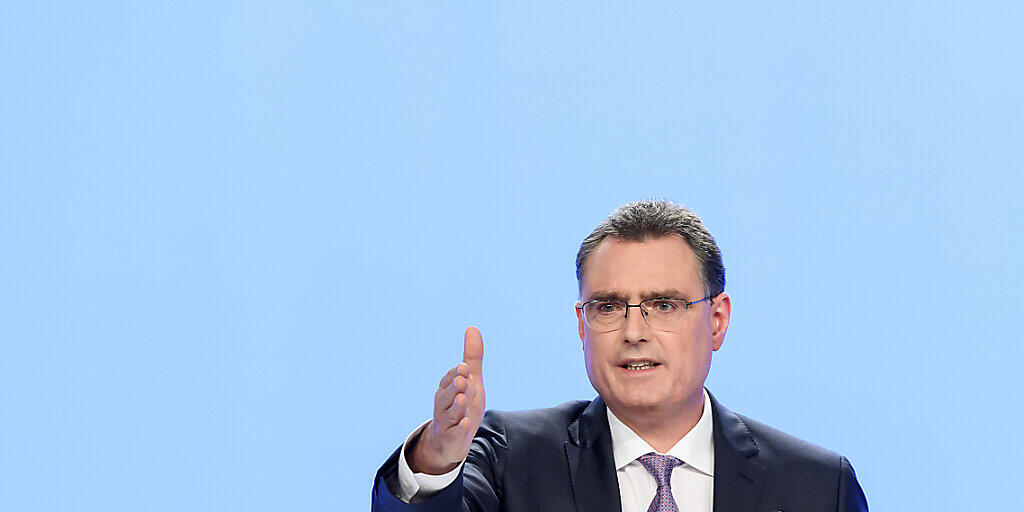 SNB-Präsident Thomas Jordan hält trotz der Anschuldigungen aus Washington an seinem Kurs fest. (Archivbild)