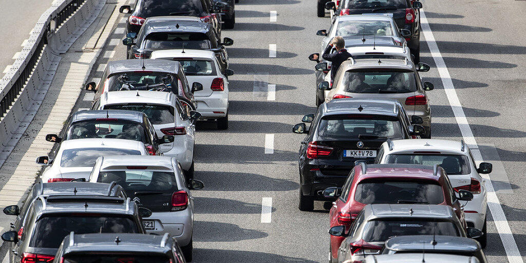 Kilometerlanger Stau vor dem Gotthard-Nordportal. (Archivbild)