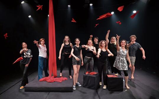 Vom 25. bis 28. Juni weilt das junge Ensemble der 14- bis 21-Jährigen mit Regisseurin Lisa Gartmann und Techniker Benjamin Häni in Bern, um am Jugendtheaterfestival Spiilplätz teilzunehmen.