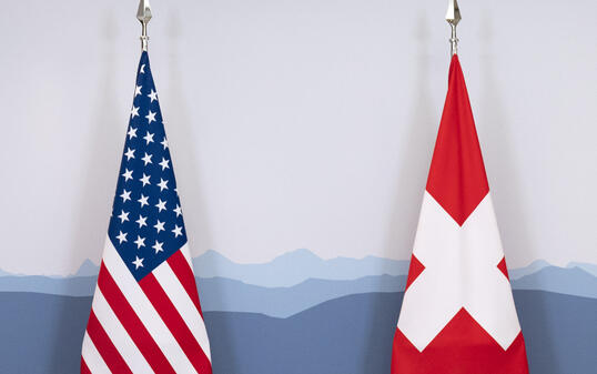 GIPFELTREFFEN, TREFFEN BIDEN PUTIN, FLAGGE, SCHWEIZER FAHNE, SCHWEIZER FLAGGE, USA FAHNE, USA FLAGGE, AMERIKA FAHNE, AMERIKA FLAGE, SCHWEIZER FAHNE, US FAHNE, AMERIKA FAHNE, AMERIKAFAHNE, US-FAHNE, USA FAHNE, US FLAGGE, USA FLAGGE, STERNENBANNER, SCHWEIZER