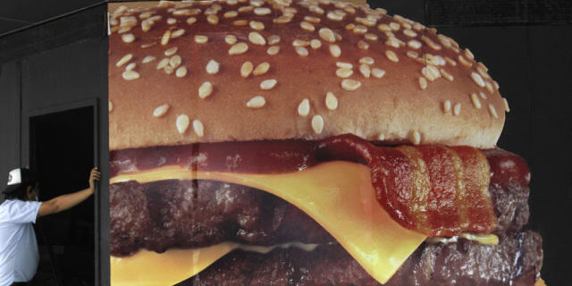 Als ungesund gilt u.a. der Genuss von zu viel Fett, Salz und Zucker