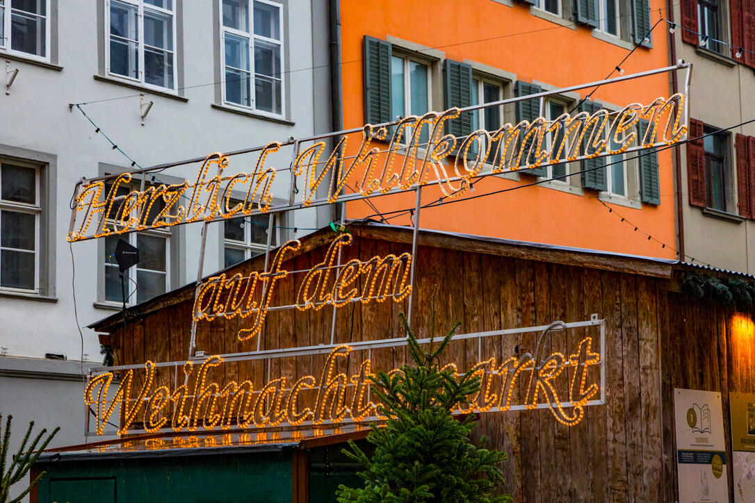 Weihnachtsmarkt in Feldkirch, Vorarlberg, Österreich.
