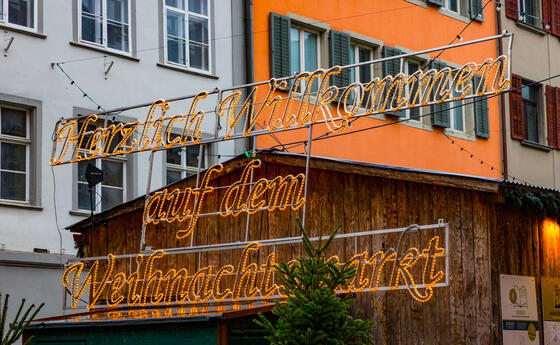 Weihnachtsmarkt in Feldkirch, Vorarlberg, Österreich.