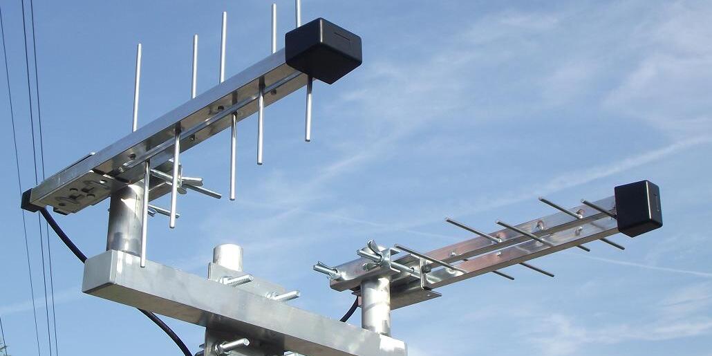 Eine Richtfunkantenne im Einsatz, hier für mobile Datennetzwerke