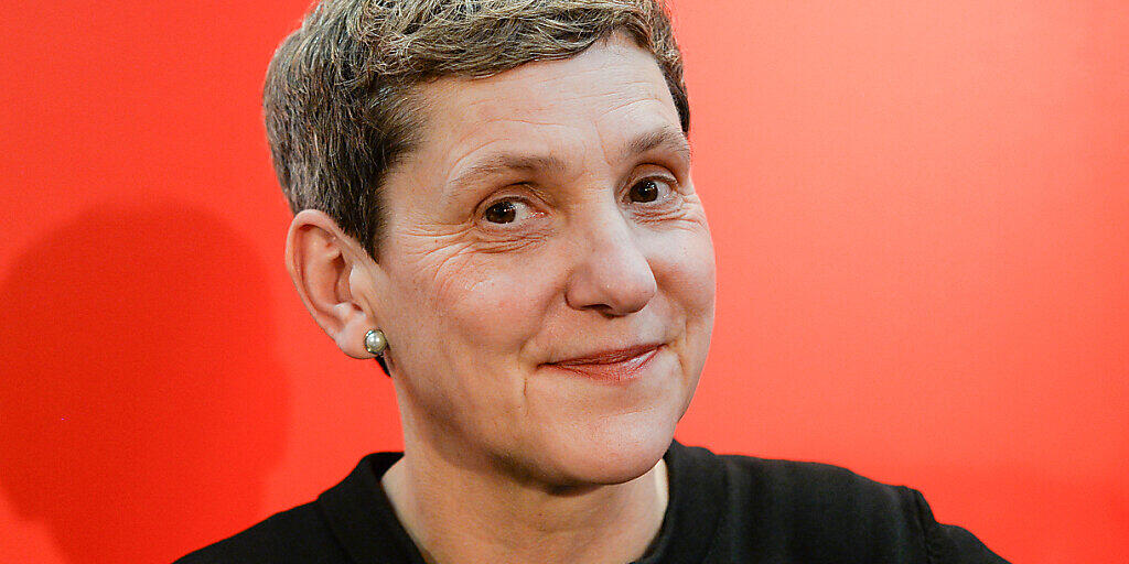 ARCHIV - Die Schriftstellerin Felicitas Hoppe stellt auf der Leipziger Buchmesse ihre Reisereportage «Prawda - Eine amerikanische Reise» vor. Foto: Jens Kalaene/dpa-Zentralbild/dpa