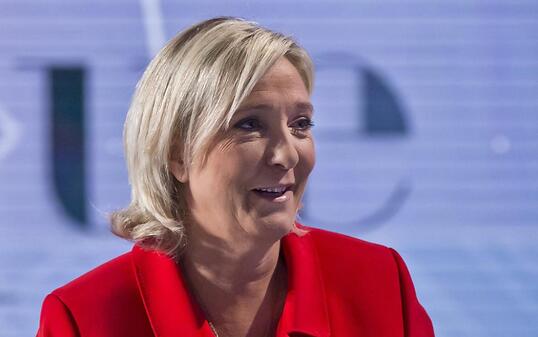 Heute die USA, morgen Frankreich: Marie Le Pen sieht im Sieg Trumps ein gutes Omen für sich selbst.