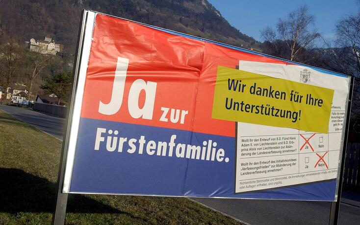 INITIATIVE, FUERSTENINITIATIVE, PLAKAT, ABSTIMMUNGSPLAKAT, SCHLOSS, VADUZ
