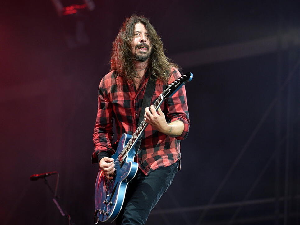 Das lange Warten hat sich gelohnt: Drei Jahre nach dem geplatzten St. Galler Konzert begeisterten Dave Grohl und seine Band Foo Fighters ihre Fans im Stade de Suisse Bern.  (Archivbild)