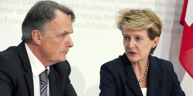 BFM-Direktor Gattiker mit Bundesrätin Sommaruga (Archiv)