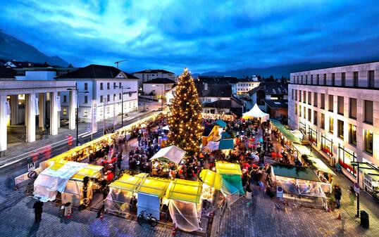 Schaan Lindaplatz Nikolausmarkt