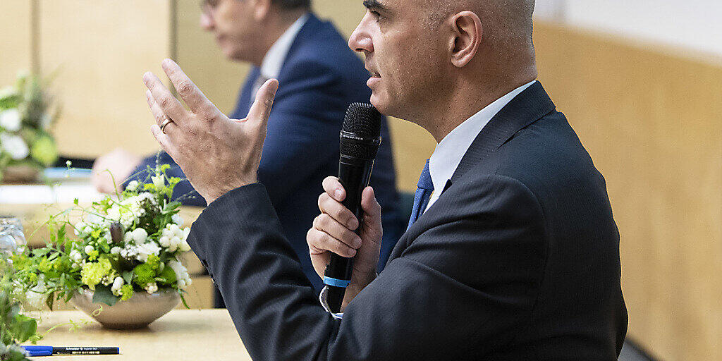 Bundesrat Alain Berset, rechts, und der St. Galler Regierungspräsident Bruno Damann, am Point de Presse vom Montag im Kantonsspital St. Gallen zur Covid-Situation. Bundesrat Alain Berset, rechts, und der St. Galler Regierungspräsident Bruno Damann, am Point de Presse vom Montag im Kantonsspital St. Gallen zur Covid-Situation.