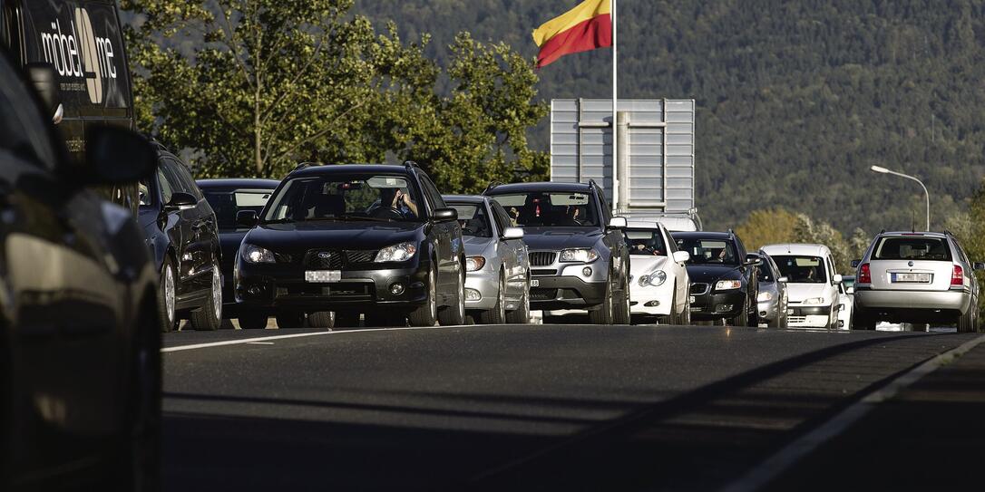 Verkehr Rheinbrücke Bendern 141009 Verkehr Rheinbrücke Bendern 141009
