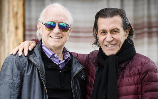 Michael Kunze (links) und Albert Hammond an der Medienorientierung zum Musical "Matterhorn" im Juni 2016, auf dem Gornergrat in Zermatt.