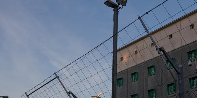 Gefängnis am Flughafen Zürich mit Abteilung Ausschaffungshaft Gefängnis am Flughafen Zürich mit Abteilung Ausschaffungshaft