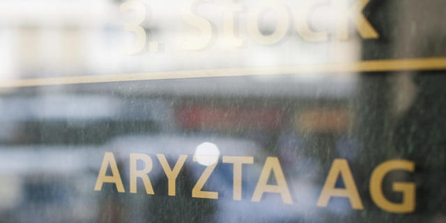 Schriftzug von Aryzta am Eingang zum Konzernsitz in Zürich