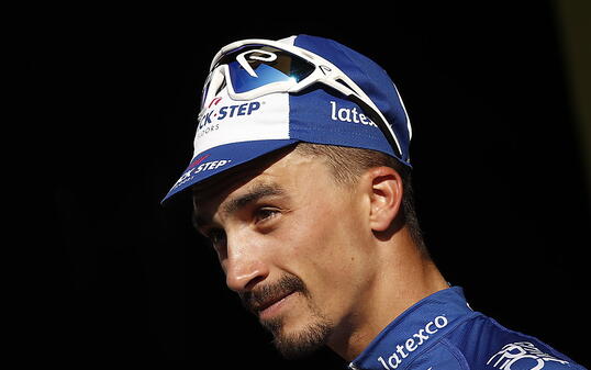 Der Franzose Julian Alaphilippe setzte sich in Siena mit zwei Sekunden Vorsprung vor dem Dänen Jakob Fuglsang durch