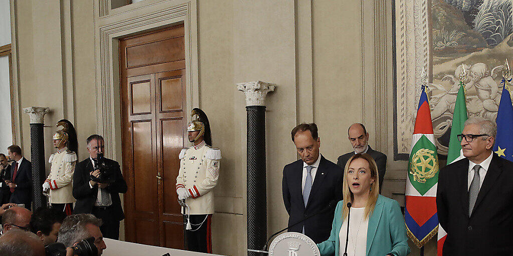 Die Vorsitzende der neo-faschistischen Fratelli d'Italia, Giorgia Meloni, fordert nach einem Treffen mit Präsident Sergio Mattarella Neuwahlen.