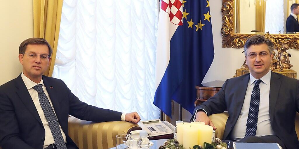 Die Regierungschefs Kroatiens und Sloweniens, Andrej Plenkovic (r) und Miro Cerar, bei ihrem erfolglosen Treffen in Zagreb
