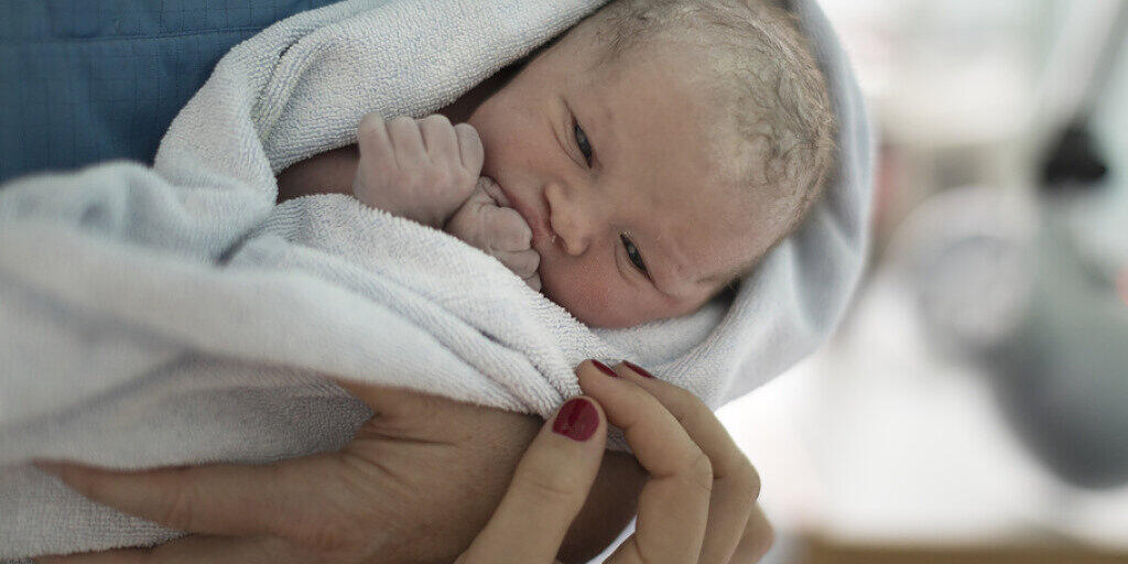 Weniger Babys: Die Zahl der Geburten in der Schweiz ist 2019 um 4,4 Prozent auf insgesamt 84'000 gesunken. (Symbolbild)