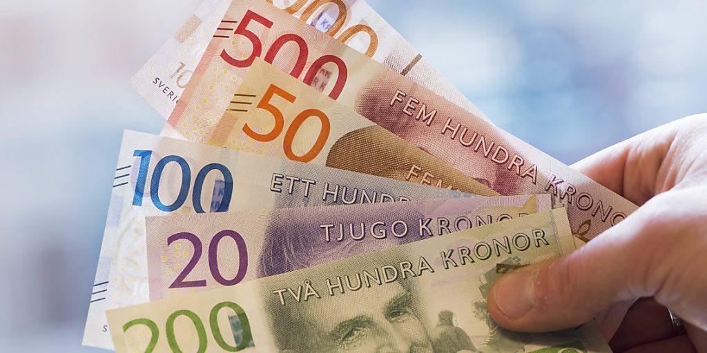 Die neuen schwedischen Banknoten. Die 200er-Note ziehrt der ehemalige UNO-Generalsekretär Dag Hammarskjöld.