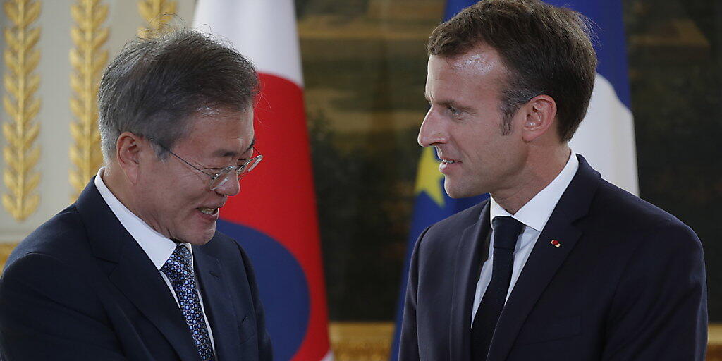 Sprachen über die atomare Abrüstung auf der koreanischen Halbinsel: der südkoreanische Präsident Moon Jae In und Frankreichs Staatschef Emmanuel Macron am Montag in Paris.