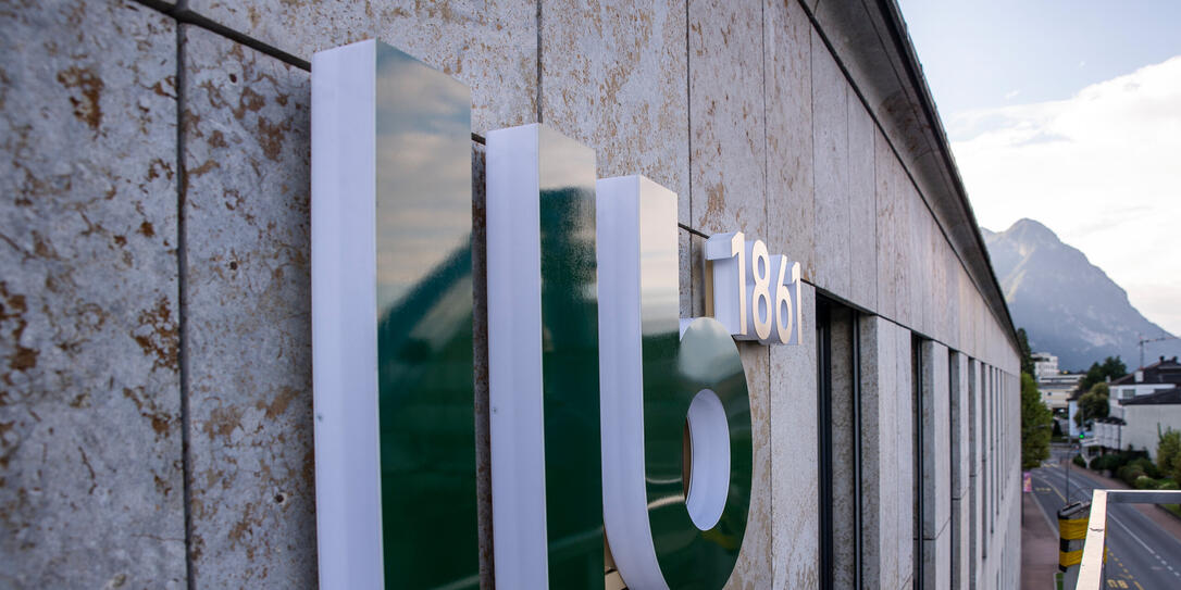 LLB wechselt ihr Logo am Hauptsitz, Vaduz LLB wechselt ihr Logo am Hauptsitz, Vaduz