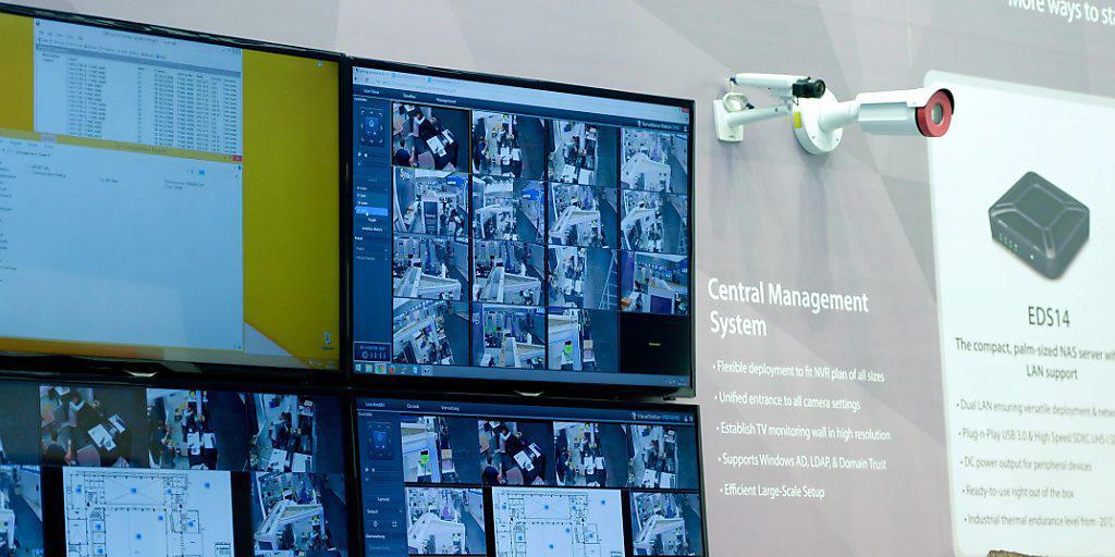 Die Schweiz wird 2016 Partnerland der CeBIT, der weltgrössten Computermesse in Hannover. Dort werden jedes Jahr die neusten Entwicklungen der Informationstechnologie präsentiert. (Archivbild) Die Schweiz wird 2016 Partnerland der CeBIT, der weltgrössten Computermesse in Hannover. Dort werden jedes Jahr die neusten Entwicklungen der Informationstechnologie präsentiert. (Archivbild)