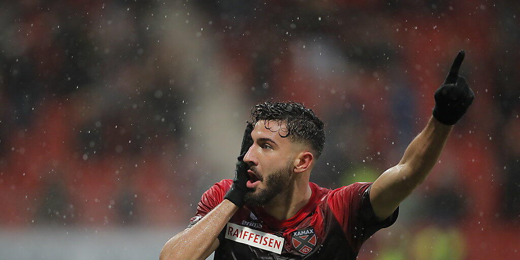 Jubel &uuml;ber einen lang ersehnten Sieg: Xamax-Mittelfeldspieler Max Veloso