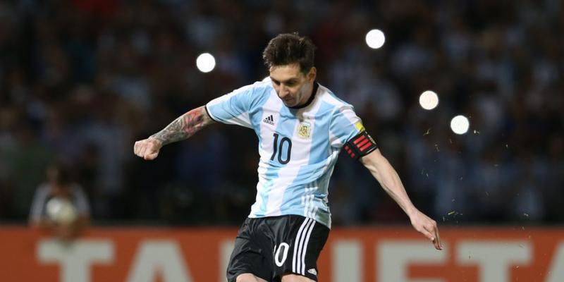 Lionel Messi markiert gegen Bolivien seinen 50. Treffer für Argentinien