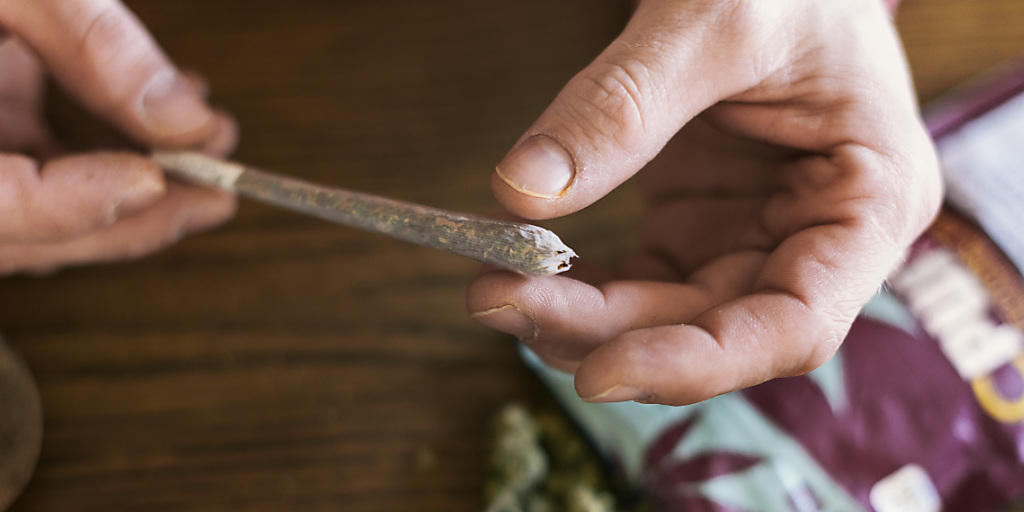Die Legalisierung des Konsums von Cannabis wird wieder einmal zum Thema auf Bundesebene. Eine entsprechende Initiative wurde lanciert. (Symbolbild)