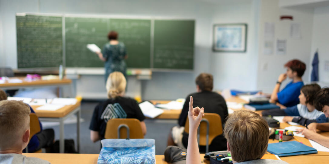 RUDOLF STEINER SCHULE, RUDOLF STEINER SCHULE ST. GALLEN, PRIVATSCHULE, ANTROSOPHIE, WALDORFPAEDAGOGIK, WALDORFSCHULE, KLASSENZIMMER, SCHULZIMMER, ENGLISCH, ENGLISCHUNTERRRICHT, SPRACHUNTERRICHT, FREMDSPRACHE, FREMDPRACHENUNTERRICHT, OBERSTUFE, 9. KLASSE, RUDOLF STEINER SCHULE, RUDOLF STEINER SCHULE ST. GALLEN, PRIVATSCHULE, ANTROSOPHIE, WALDORFPAEDAGOGIK, WALDORFSCHULE, KLASSENZIMMER, SCHULZIMMER, ENGLISCH, ENGLISCHUNTERRRICHT, SPRACHUNTERRICHT, FREMDSPRACHE, FREMDPRACHENUNTERRICHT, OBERSTUFE, 9. KLASSE,