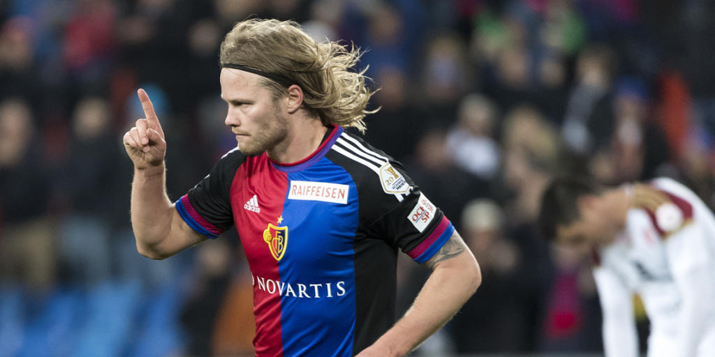 Birkir Bjarnason tr&auml;gt k&uuml;nftig das Trikot von Aston Villa