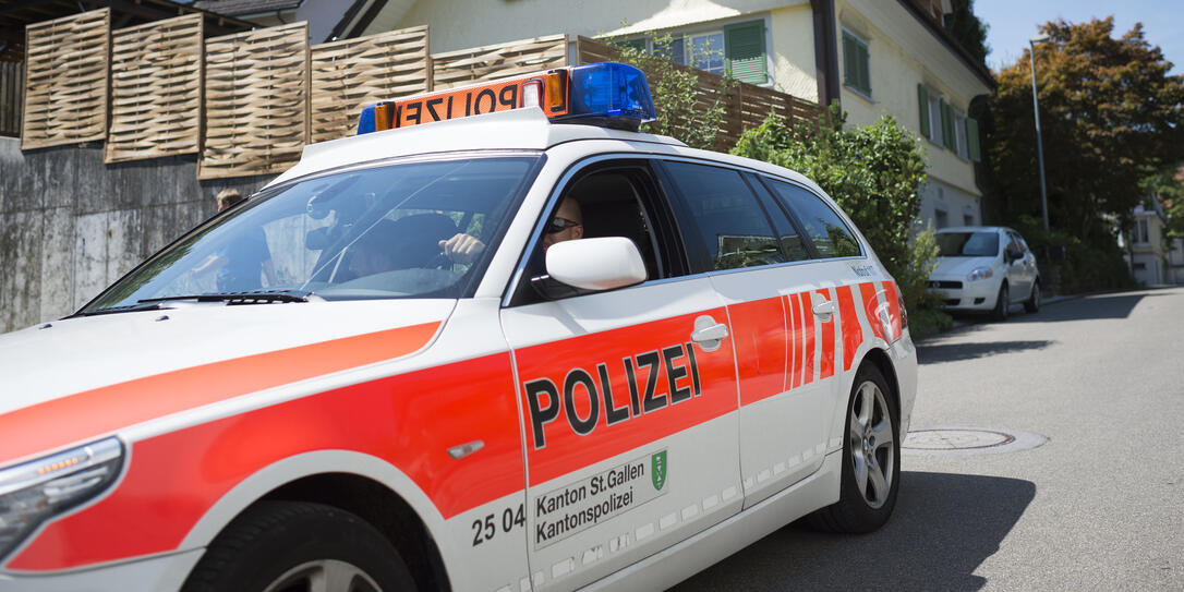 POLIZEIAUTO, TOETUNGSDELIKT, KINDSTOETUNG, KINDSMORD, TOETUNG,